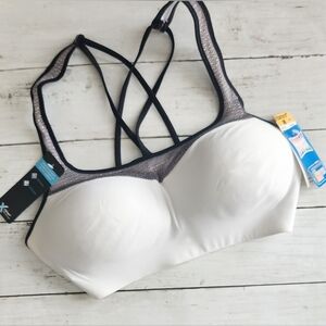 Women's Hanes Comfort Flex Fit Bra Size M BNWT